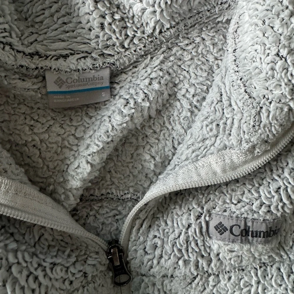 Columbia Women's Light Gray Teddy Jacket